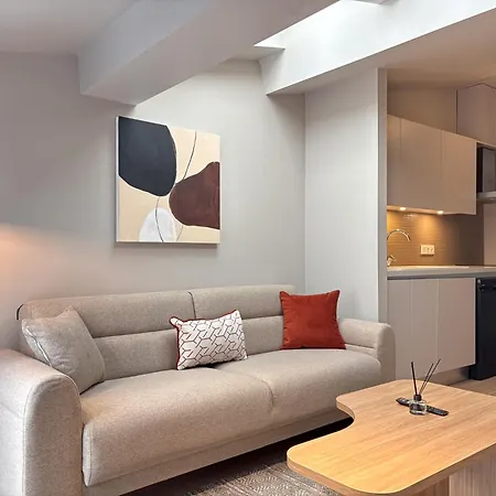 Top-floor With Terrace Apartment *